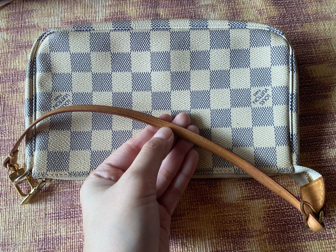 Louis Vuitton	Pochette Damier Azur