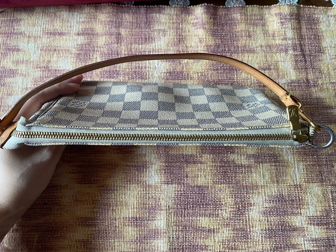 Louis Vuitton	Pochette Damier Azur