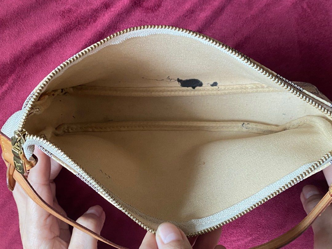 Louis Vuitton	Pochette Damier Azur