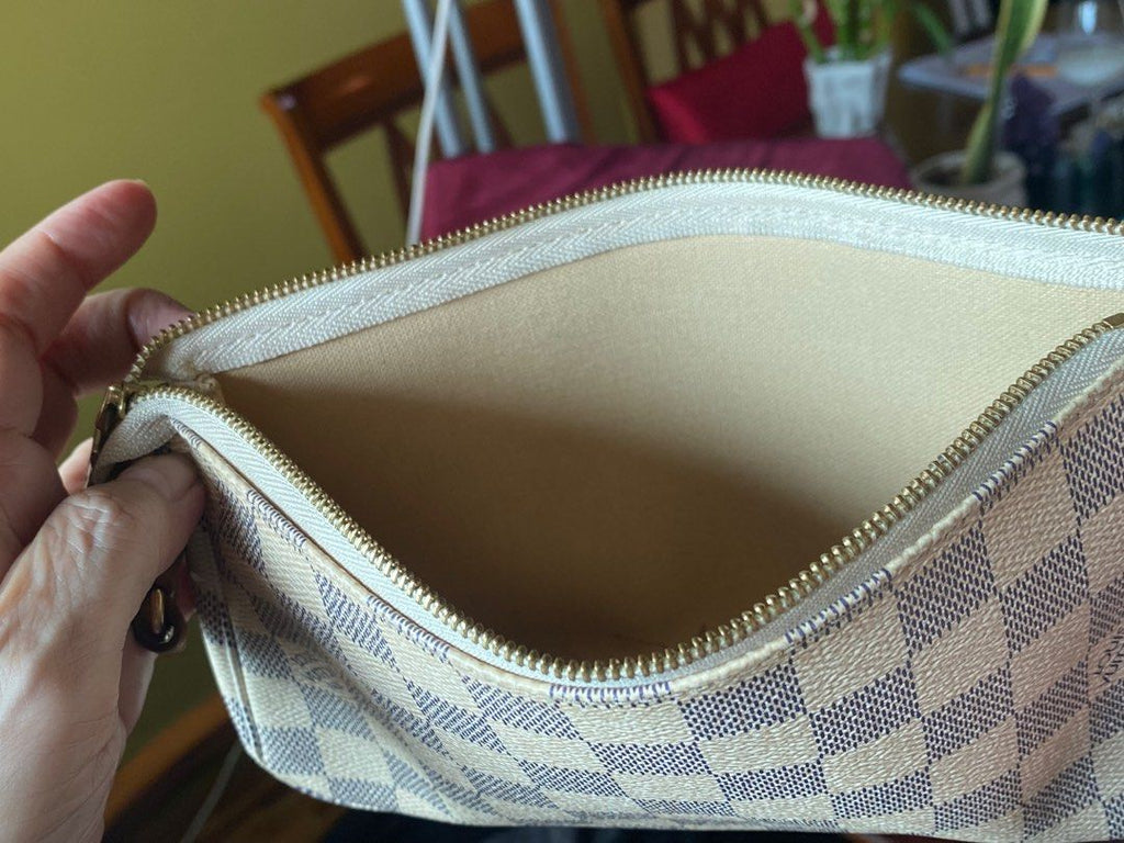 Louis Vuitton	Pochette Damier Azur
