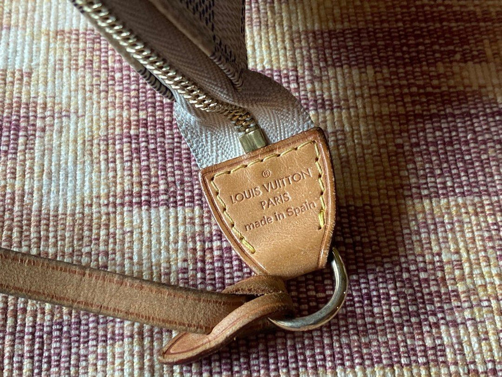 Louis Vuitton	Pochette Damier Azur