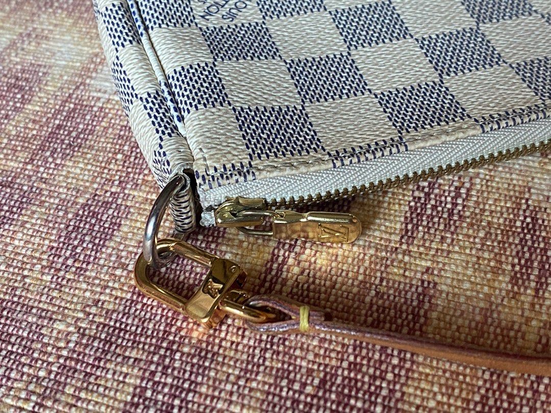 Louis Vuitton	Pochette Damier Azur