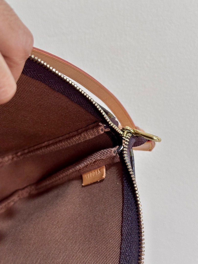 Louis Vuitton Pochette Monogram