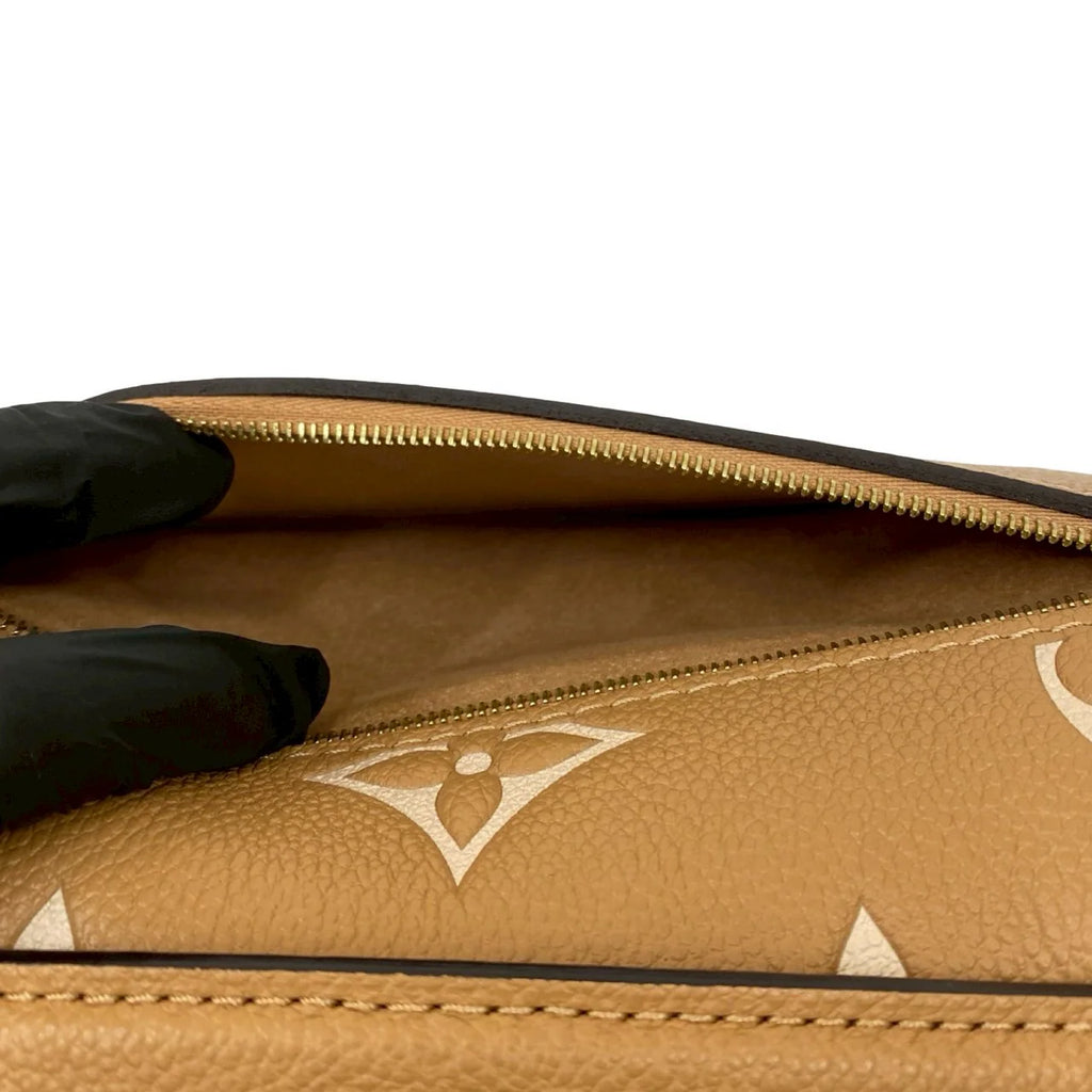 Louis Vuitton	Pochette Metis East West