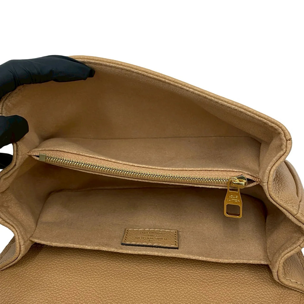 Louis Vuitton	Pochette Metis East West