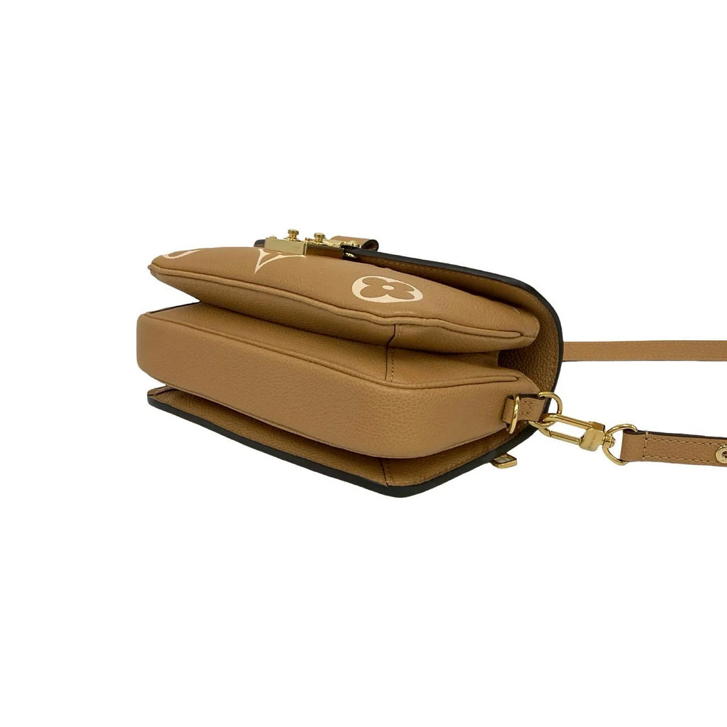 Louis Vuitton	Pochette Metis East West