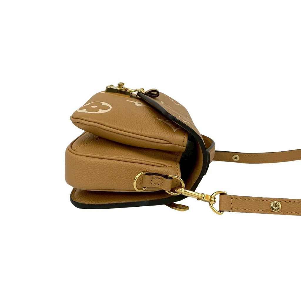 Louis Vuitton	Pochette Metis East West