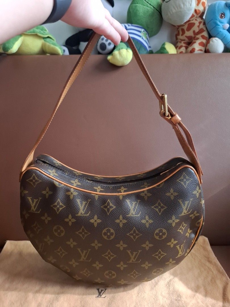 Louis Vuitton	Croissant MM Monogram