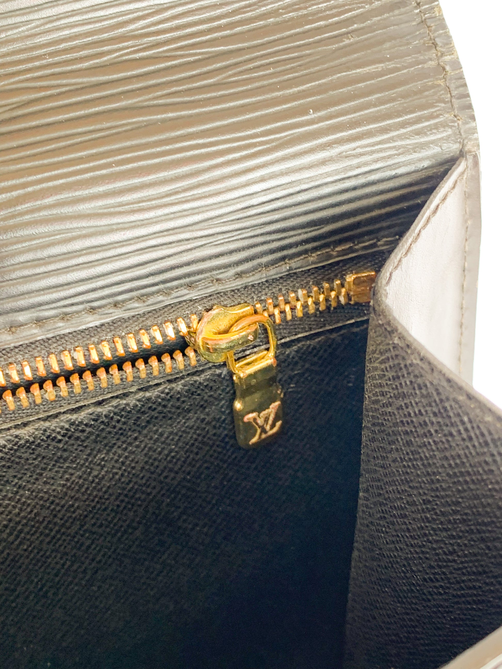 Louis Vuitton Sellier Pochette Epi