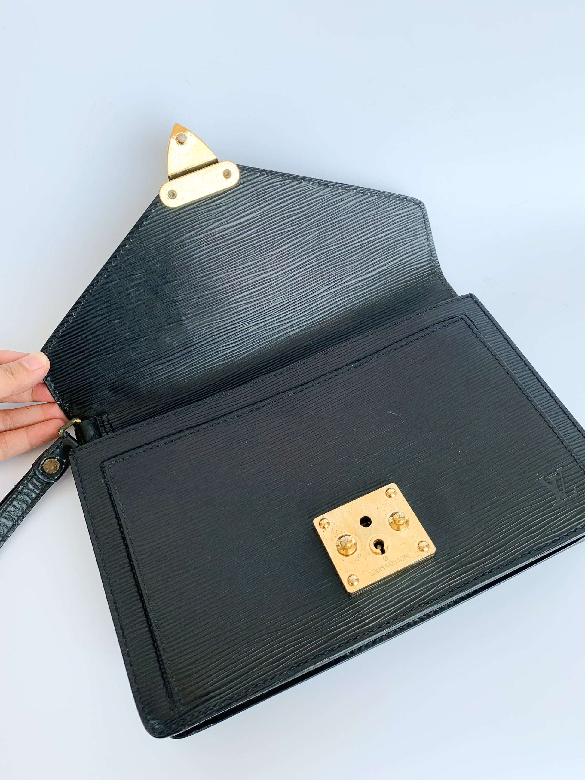 Louis Vuitton Sellier Pochette Epi